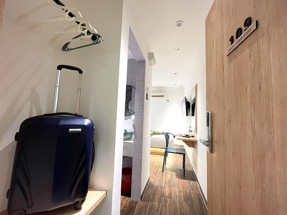 Apple 1 Hotel Queensbay Bayan Lepas Kültér fotó